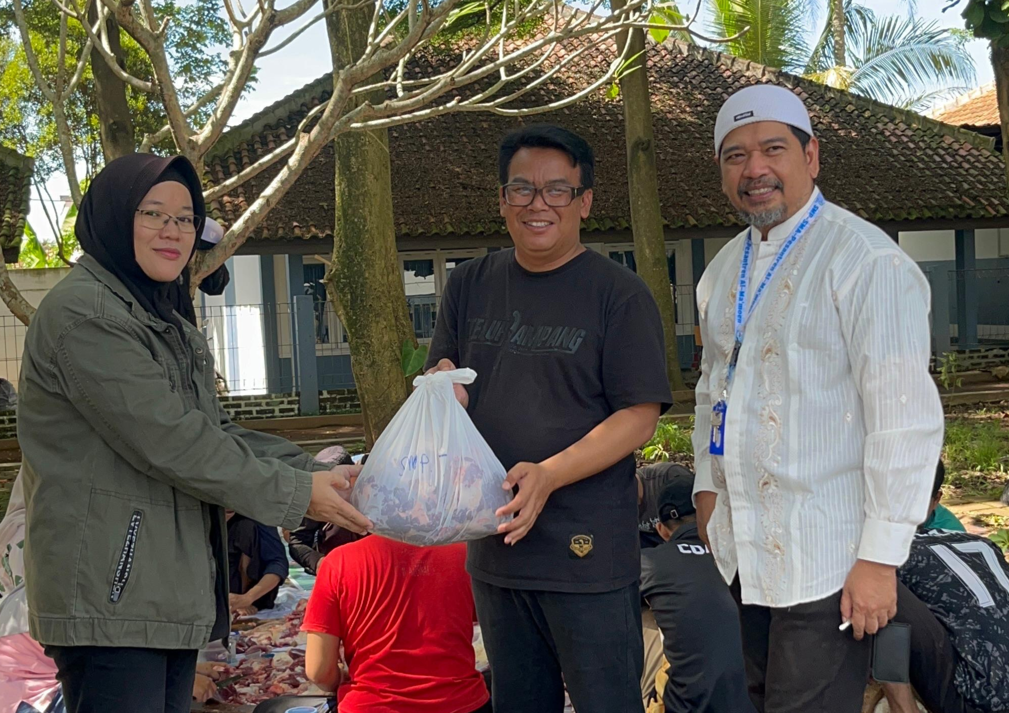 SMP-Pesantren Al Ma’moen Pererat Silaturahmi Melalui Program Qurban Bersama Orang Tua Murid