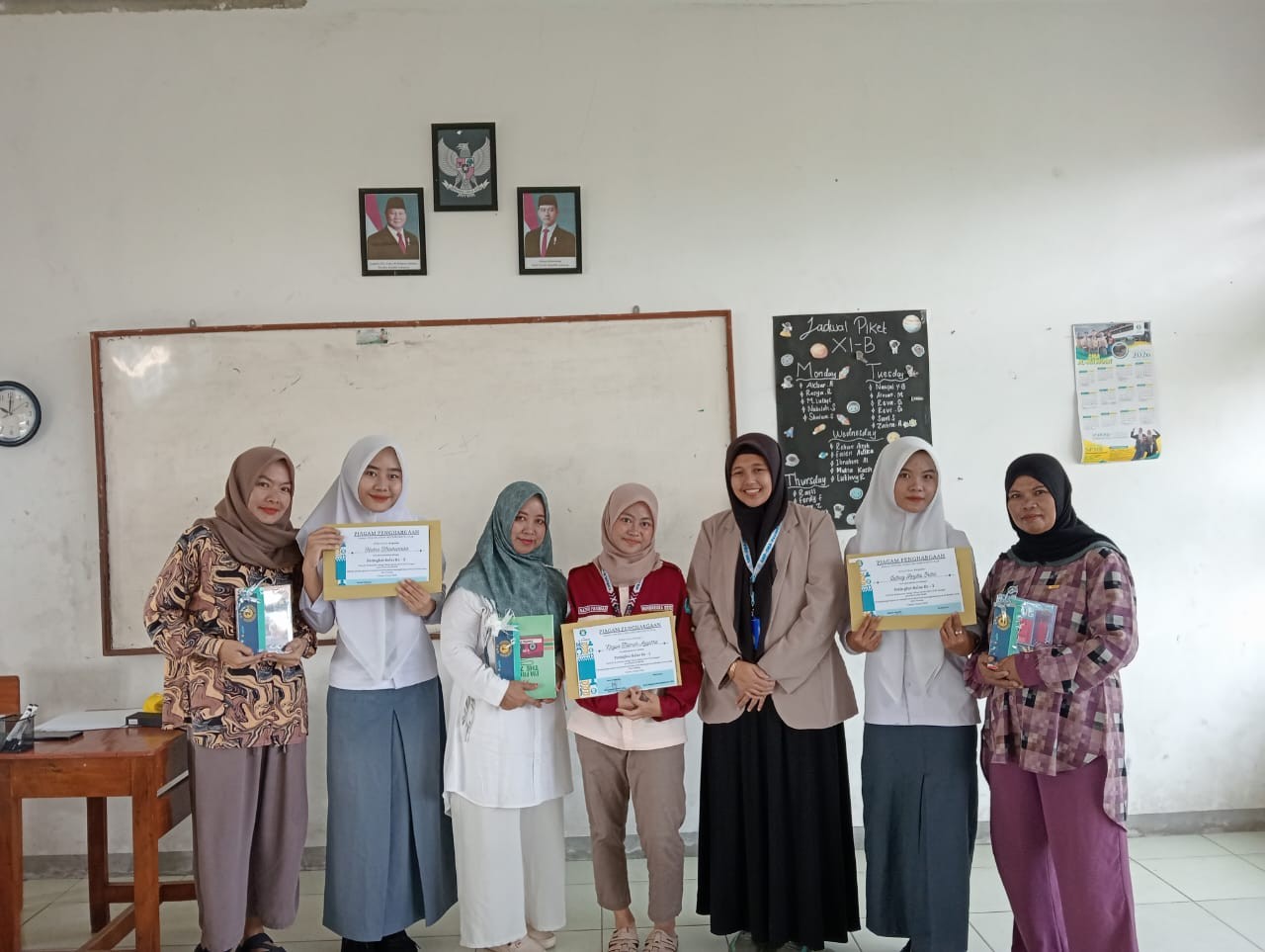 Pembagian Rapor Semester Genap Tahun Ajaran 2025/2026 SMA Al-Ma’moen Laksanakan Pembagian Rapor Semester Genap