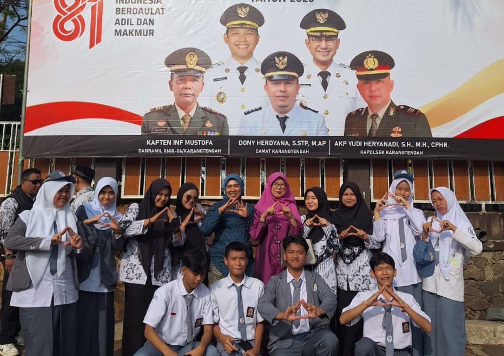 SMA Al-Ma’moen Ambil Bagian dalam Upacara HUT ke-81 RI Tingkat Kecamatan Karangtengah