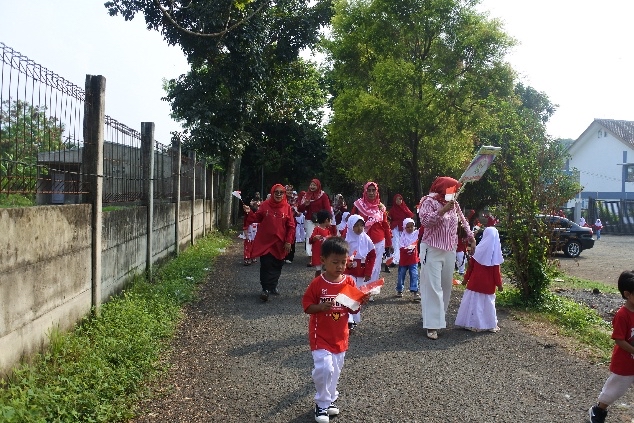 Langkah Kecil Semangat Besar Pawai Kemerdekaan RA Al-Khodijah By Al-Ma’moen
