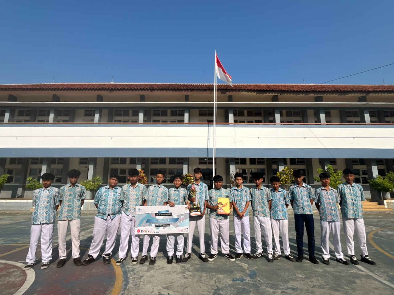 SMP Pesantren Al-Ma’moen Raih Juara 3 Kejuaraan Futsal